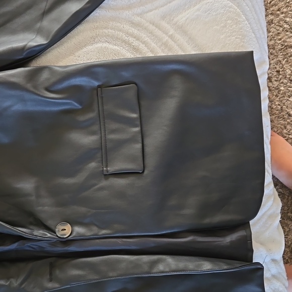 Blazer - Picture 4 of 8